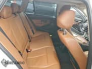 ✅ 2014 BMW 3 Series 328i xDrive • VIN: WBA3G7C55EKN36296 • Lot: 95411605. Wystawiony na Copart z przebiegiem 148 183 mil. Bezpłatny archiwum sprzedaży aukcyjnych z USA i szczegółowy raport historii pojazdu na DreamBid. Zdjęcie 10.