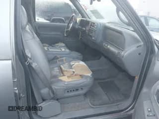 ✅ 1999 GMC Suburban • VIN: 1GKFK16R4XJ799354 • Lot: 41696999. Wystawiony na IAAI z przebiegiem 269 606 mil. Bezpłatny archiwum sprzedaży aukcyjnych z USA i szczegółowy raport historii pojazdu na DreamBid. Zdjęcie 5.