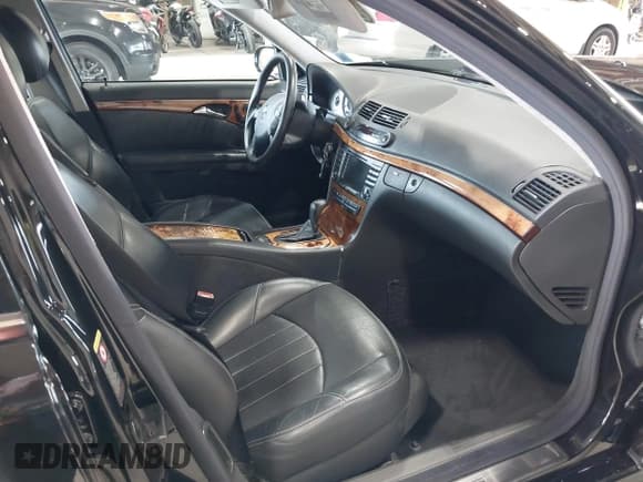 ✅ 2005 Mercedes-Benz E 55 AMG • VIN: WDBUF76J45A683913 • Лот: 42626203. Опубликован ранее на IAAI с пробегом 265 132 миль. Бесплатный доступ к архиву аукционных продаж из США и подробный отчёт об истории автомобиля на DreamBid. Изображение 5.