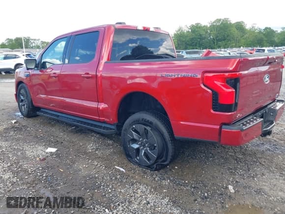 ✅ 2024 Ford F-150 Lightning Flash • VIN: 1FT6W3L7XRWG02773 • Lot: 42266067. Listed on IAAI with 7,256 mi. Free auction sales archive from the USA and detailed vehicle history report at DreamBid. Image 3.