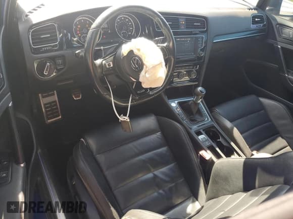 ✅ 2017 Volkswagen Golf R • VIN: WVWWF7AU7HW117070 • Lot: 60392975. Wystawiony na Copart z przebiegiem 83 828 mil. Bezpłatny archiwum sprzedaży aukcyjnych z USA i szczegółowy raport historii pojazdu na DreamBid. Zdjęcie 8.