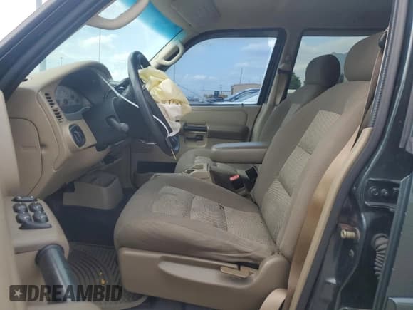 ✅ 2004 Ford Explorer Sport Trac XLS • VIN: 1FMZU77K24UB43103 • Lot: 55955144. Listed on Copart with 197,274 mi. Free auction sales archive from the USA and detailed vehicle history report at DreamBid. Image 7.
