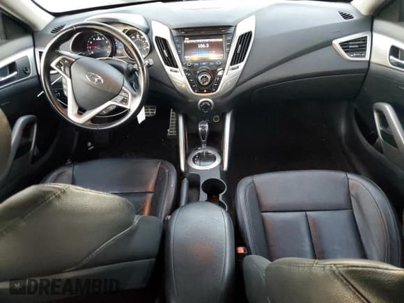 ✅ 2015 Hyundai Veloster • VIN: KMHTC6ADXFU218579 • Lot: 83159264. Wystawiony na Copart z przebiegiem 118 186 mil. Bezpłatny archiwum sprzedaży aukcyjnych z USA i szczegółowy raport historii pojazdu na DreamBid. Zdjęcie 8.