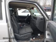 ✅ 2010 Jeep Commander Sport • VIN: 1J4RH4GK8AC157378 • Lot: 41609526. Wystawiony na IAAI z przebiegiem 173 614 mil. Bezpłatny archiwum sprzedaży aukcyjnych z USA i szczegółowy raport historii pojazdu na DreamBid. Zdjęcie 5.