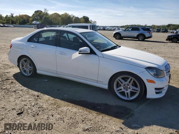 ✅ 2013 Mercedes-Benz C 250 Sport • VIN: WDDGF4HB9DR271897 • Lot: 84940455. Listed on Copart with 70,640 mi. Free auction sales archive from the USA and detailed vehicle history report at DreamBid. Image 4.