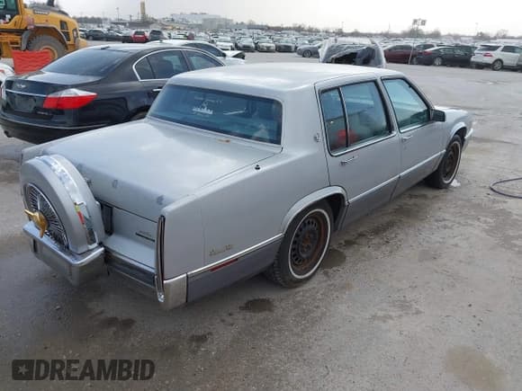 ✅ 1990 Cadillac DeVille • VIN: 1G6CD5331L4350001 • Lot: 41794517. Listed on IAAI with 185,485 mi. Free auction sales archive from the USA and detailed vehicle history report at DreamBid. Image 4.