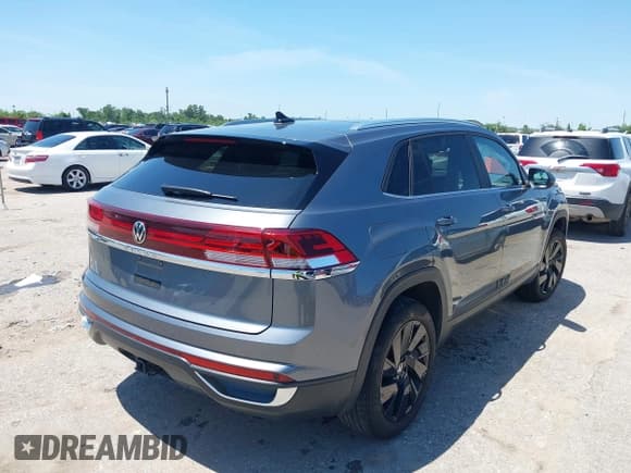 ✅ 2024 Volkswagen Atlas SE • VIN: 1V2JE2CA2RC217260 • Lot: 42178259. Listed on IAAI with 30,640 mi. Free auction sales archive from the USA and detailed vehicle history report at DreamBid. Image 4.