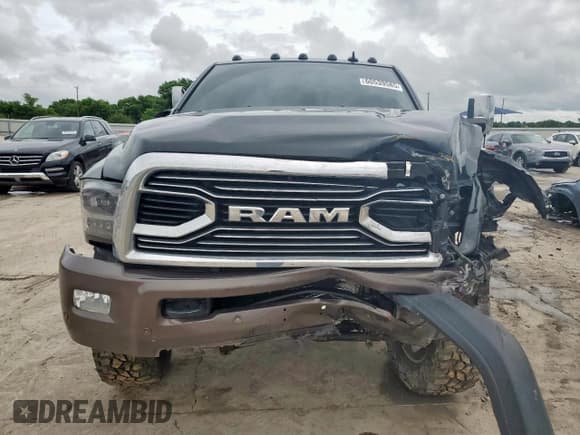 ✅ 2018 Ram 2500 Limited • VIN: 3C6UR5GL8JG157042 • Lot: 60539585. Listed on Copart with 85,760 mi. Free auction sales archive from the USA and detailed vehicle history report at DreamBid. Image 5.