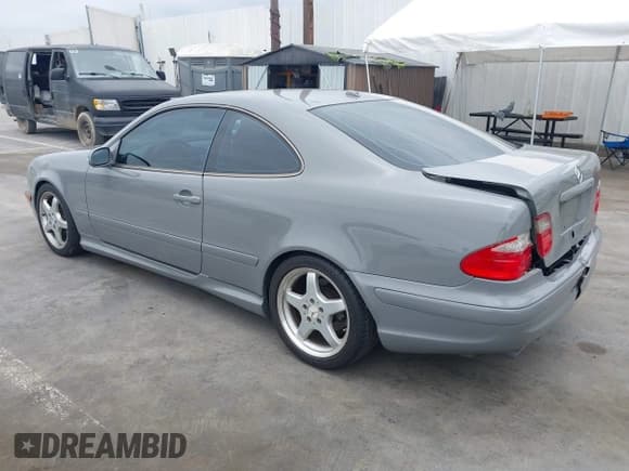 ✅ 2002 Mercedes-Benz CLK 320/430 • VIN: WDBLJ70G82T096105 • Lot: 42788498. Listed on IAAI with 135,138 mi. Free auction sales archive from the USA and detailed vehicle history report at DreamBid. Image 3.