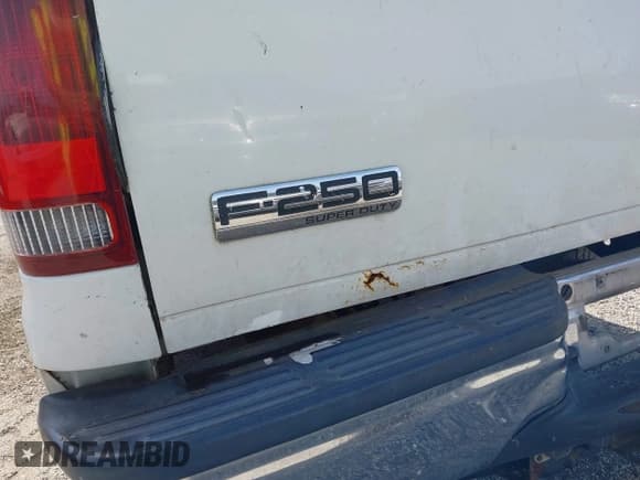 ✅ 2005 Ford F-250 XL • VIN: 1FTNF20515EB82555 • Lot: 43356616. Wystawiony na IAAI z przebiegiem 228 916 mil. Bezpłatny archiwum sprzedaży aukcyjnych z USA i szczegółowy raport historii pojazdu na DreamBid. Zdjęcie 6.