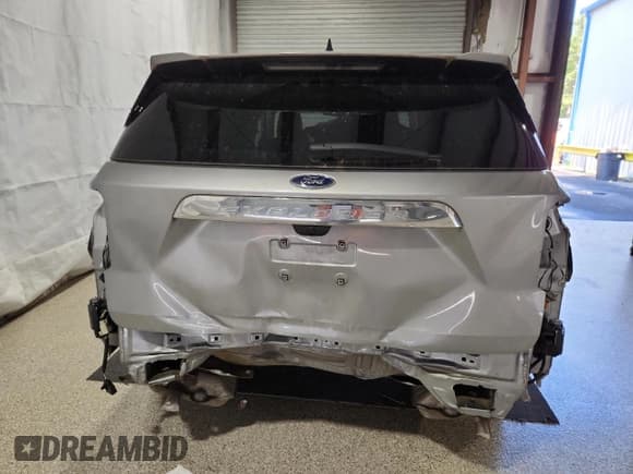 ✅ 2022 Ford Explorer • VIN: 1FMSK7BH8NGB80157 • Lot: 62773395. Wystawiony na Copart z przebiegiem 35 805 mil. Bezpłatny archiwum sprzedaży aukcyjnych z USA i szczegółowy raport historii pojazdu na DreamBid. Zdjęcie 6.