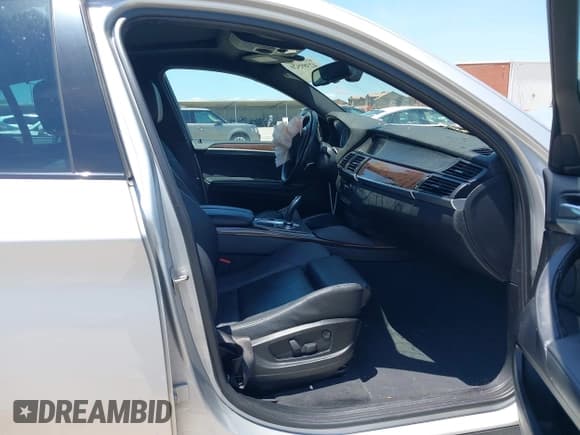✅ 2013 BMW X6 xDrive35i • VIN: 5UXFG2C55DL785465 • Lot: 42389520. Listed on IAAI with 116,671 mi. Free auction sales archive from the USA and detailed vehicle history report at DreamBid. Image 5.