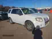 2010 Mercury Mariner z VIN 4M2CN8B70AKJ11932, wystawiony jako IAAI lot #40980162 z przebiegiem Nie podano mil oraz . Historia ofert i sprzedaży dostępna na DreamBid. Obrazek 1.