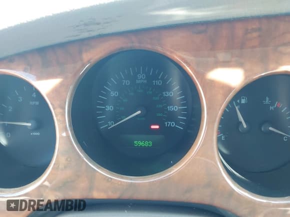 ✅ 2001 Jaguar XK • VIN: SAJDA42C91NA18938 • Lot: 43357157. Wystawiony na IAAI z przebiegiem 59 683 mil. Bezpłatny archiwum sprzedaży aukcyjnych z USA i szczegółowy raport historii pojazdu na DreamBid. Zdjęcie 7.