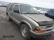 ✅ 2000 Chevrolet Blazer LT • VIN: 1GNDT13WXY2214421 • Lot: 41525220. Wystawiony na IAAI z przebiegiem Nie podano. Bezpłatny archiwum sprzedaży aukcyjnych z USA i szczegółowy raport historii pojazdu na DreamBid. Zdjęcie 1.