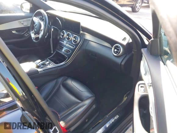 ✅ 2019 Mercedes-Benz C 43 AMG • VIN: 55SWF6EB1KU285008 • Lot: 41743022. Wystawiony na IAAI z przebiegiem 83 640 mil. Bezpłatny archiwum sprzedaży aukcyjnych z USA i szczegółowy raport historii pojazdu na DreamBid. Zdjęcie 5.