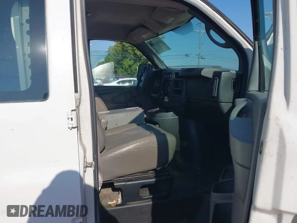 ✅ 2012 Chevrolet Express Cargo • VIN: 1GCWGFCBXC1116892 • Lot: 43021023. Listed on IAAI with 122,063 mi. Free auction sales archive from the USA and detailed vehicle history report at DreamBid. Image 5.