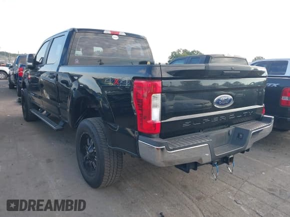 ✅ 2017 Ford F-250 Lariat • VIN: 1FT7W2BTXHEC59710 • Lot: 43242593. Wystawiony na IAAI z przebiegiem 142 627 mil. Bezpłatny archiwum sprzedaży aukcyjnych z USA i szczegółowy raport historii pojazdu na DreamBid. Zdjęcie 3.