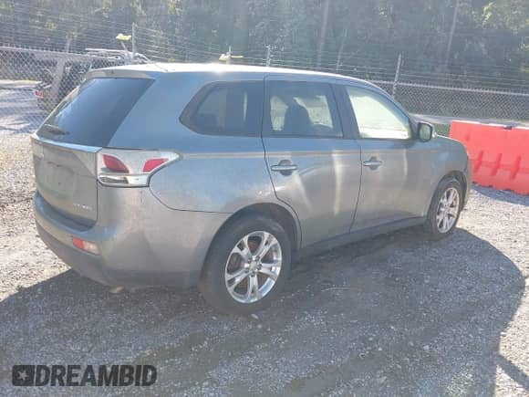 2014 Mitsubishi Outlander SE with VIN JA4AD3A39EZ002894, listed as a IAAI auction lot 43554809 with 212,626 mi miles and . Bid and sale history available at DreamBid. Image 4.