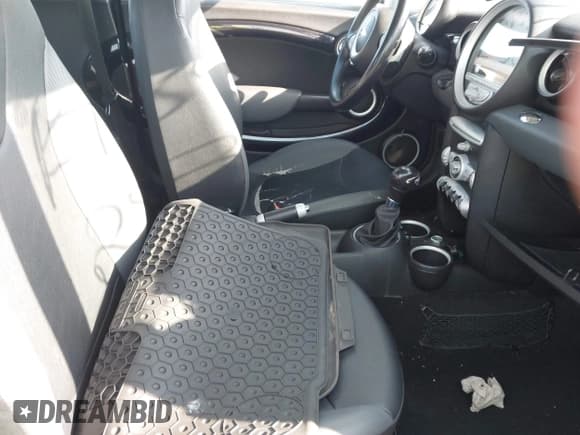 ✅ 2008 MINI Hardtop • VIN: WMWMF33568TT60843 • Lot: 41948286. Listed on IAAI with Not provided. Free auction sales archive from the USA and detailed vehicle history report at DreamBid. Image 5.