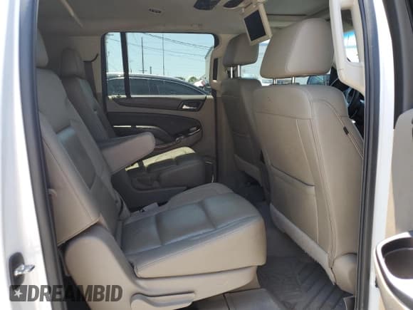 ✅ 2018 Chevrolet Suburban Premier • VIN: 1GNSCJKC0JR336782 • Lot: 56294065. Wystawiony na Copart z przebiegiem 145 026 mil. Bezpłatny archiwum sprzedaży aukcyjnych z USA i szczegółowy raport historii pojazdu na DreamBid. Zdjęcie 11.