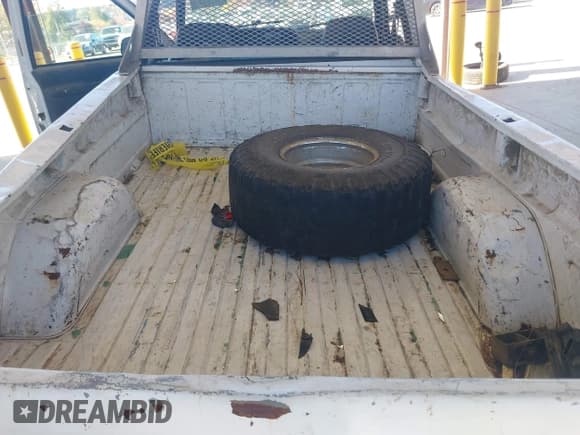 ✅ 1996 Chevrolet Silverado 1500 • VIN: 1GCEK14W3TZ232015 • Lot: 43402043. Wystawiony na IAAI z przebiegiem 224 266 mil. Bezpłatny archiwum sprzedaży aukcyjnych z USA i szczegółowy raport historii pojazdu na DreamBid. Zdjęcie 8.