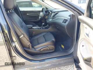 2019 Chevrolet Impala LT z VIN 2G11Z5S37K9109944, wystawiony jako IAAI lot #43334115 z przebiegiem 121 349 mil mil oraz . Historia ofert i sprzedaży dostępna na DreamBid. Obrazek 5.