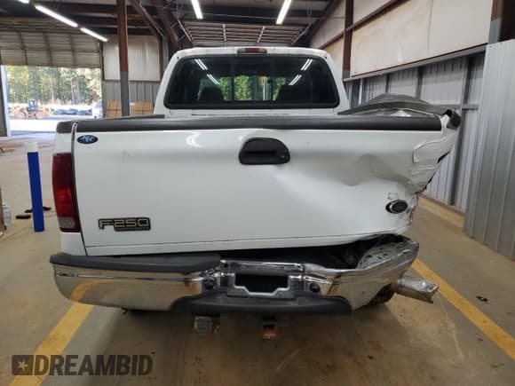 ✅ 2002 Ford F-250 XL • VIN: 1FTNW21F32EB66960 • Lot: 82583615. Wystawiony na Copart z przebiegiem 260 574 mil. Bezpłatny archiwum sprzedaży aukcyjnych z USA i szczegółowy raport historii pojazdu na DreamBid. Zdjęcie 6.