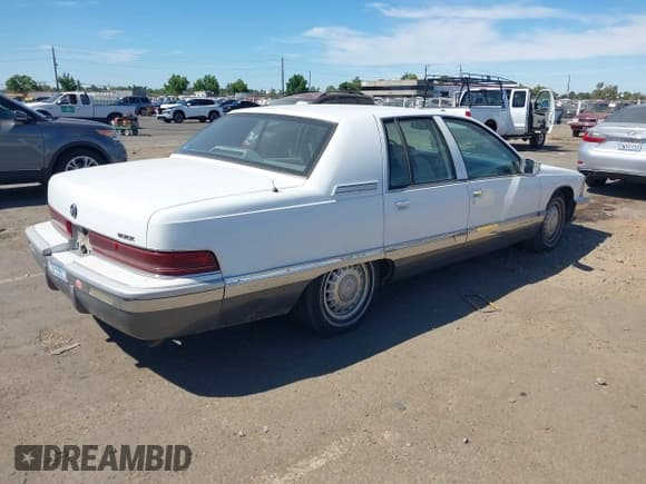 ✅ 1995 Buick Roadmaster Collectors Edition • VIN: 1G4BN52P1SR430194 • Lot: 42794867. Wystawiony na IAAI z przebiegiem 94 637 mil. Bezpłatny archiwum sprzedaży aukcyjnych z USA i szczegółowy raport historii pojazdu na DreamBid. Zdjęcie 4.