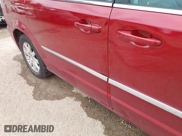 ✅ 2014 Chrysler Town & Country Touring • VIN: 2C4RC1BG1ER225555 • Lot: 43650003. Wystawiony na IAAI z przebiegiem 190 866 mil. Bezpłatny archiwum sprzedaży aukcyjnych z USA i szczegółowy raport historii pojazdu na DreamBid. Zdjęcie 21.