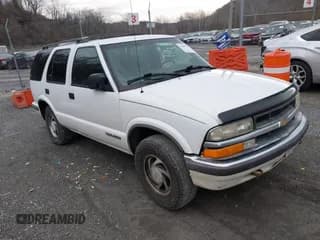 ✅ 1999 Chevrolet Blazer LS • VIN: 1GNDT13W0X2207959 • Lot: 41480348. Wystawiony na IAAI z przebiegiem 220 877 mil. Bezpłatny archiwum sprzedaży aukcyjnych z USA i szczegółowy raport historii pojazdu na DreamBid. Zdjęcie 1.