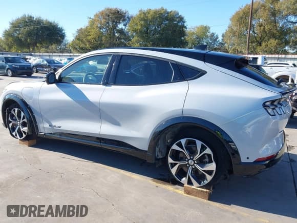 ✅ 2021 Ford Mustang Mach-E Premium • VIN: 3FMTK3SU3MMA03546 • Lot: 43597054. Wystawiony na IAAI z przebiegiem 31 087 mil. Bezpłatny archiwum sprzedaży aukcyjnych z USA i szczegółowy raport historii pojazdu na DreamBid. Zdjęcie 20.