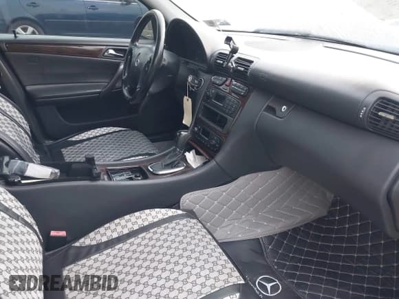 ✅ 2004 Mercedes-Benz C 320 • VIN: WDBRF84J54F448386 • Lot: 42949050. Wystawiony na IAAI z przebiegiem 109 861 mil. Bezpłatny archiwum sprzedaży aukcyjnych z USA i szczegółowy raport historii pojazdu na DreamBid. Zdjęcie 5.