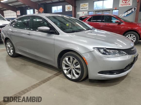 ✅ 2016 Chrysler 200 S • VIN: 1C3CCCDG6GN114678 • Lot: 93435455. Listed on Copart with 133,204 mi. Free auction sales archive from the USA and detailed vehicle history report at DreamBid. Image 4.