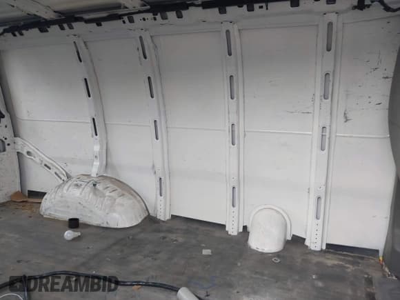 ✅ 2014 Chevrolet Express Cargo • VIN: 1GCWGFCA6E1213887 • Lot: 43502608. Listed on IAAI with 158,312 mi. Free auction sales archive from the USA and detailed vehicle history report at DreamBid. Image 8.