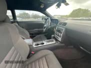 ✅ 2009 Dodge Challenger SE • VIN: 2B3LJ44V89H577103 • Lot: 48202545. Wystawiony na Copart z przebiegiem 172 791 mil. Bezpłatny archiwum sprzedaży aukcyjnych z USA i szczegółowy raport historii pojazdu na DreamBid. Zdjęcie 5.