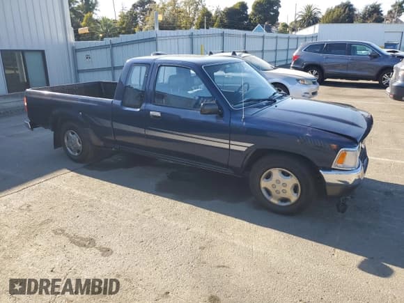 ✅ 1994 Toyota Pickup • VIN: JT4VN93D6R5041047 • Lot: 81757575. Wystawiony na Copart z przebiegiem 81 153 mil. Bezpłatny archiwum sprzedaży aukcyjnych z USA i szczegółowy raport historii pojazdu na DreamBid. Zdjęcie 4.