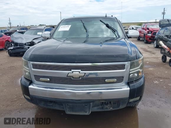 ✅ 2007 Chevrolet Silverado 1500 1LT • VIN: 3GCEC13027G522469 • Lot: 42902456. Wystawiony na IAAI z przebiegiem 295 741 mil. Bezpłatny archiwum sprzedaży aukcyjnych z USA i szczegółowy raport historii pojazdu na DreamBid. Zdjęcie 12.