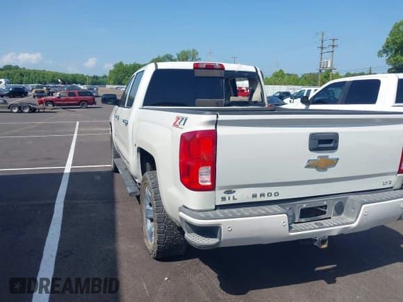 ✅ 2018 Chevrolet Silverado 1500 LTZ • VIN: 3GCUKSEC6JG639653 • Lot: 42800397. Wystawiony na IAAI z przebiegiem 62 676 mil. Bezpłatny archiwum sprzedaży aukcyjnych z USA i szczegółowy raport historii pojazdu na DreamBid. Zdjęcie 3.