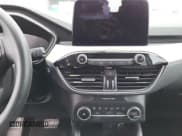 ✅ 2020 Ford Escape SE • VIN: 1FMCU9G65LUB80729 • Lot: 42250058. Listed on IAAI with 51,768 mi. Free auction sales archive from the USA and detailed vehicle history report at DreamBid. Image 1.