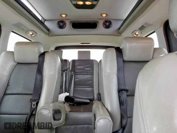 ✅ 2020 Mercedes-Benz Metris • VIN: W1WV0FEY0L3746124 • Lot: 63705325. Wystawiony na Copart z przebiegiem 64 305 mil. Bezpłatny archiwum sprzedaży aukcyjnych z USA i szczegółowy raport historii pojazdu na DreamBid. Zdjęcie 10.