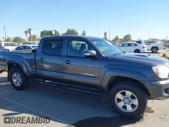 ✅ 2015 Toyota Tacoma PreRunner • VIN: 3TMKU4HN6FM044529 • Lot: 43031258. Listed on IAAI with 167,715 mi. Free auction sales archive from the USA and detailed vehicle history report at DreamBid. Image 13.