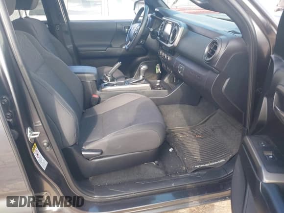 ✅ 2017 Toyota Tacoma SR5 • VIN: 3TMCZ5AN7HM115200 • Lot: 43115086. Listed on IAAI with 117,000 mi. Free auction sales archive from the USA and detailed vehicle history report at DreamBid. Image 5.