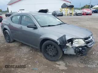 2013 Dodge Avenger SE z VIN 1C3CDZAB7DN654061, wystawiony jako IAAI lot #43149701 z przebiegiem 145 190 mil mil oraz . Historia ofert i sprzedaży dostępna na DreamBid. Obrazek 1.