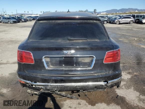 ✅ 2019 Bentley Bentayga V8 • VIN: SJAAM2ZV0KC024580 • Lot: 46690005. Listed on Copart with 46,452 mi. Free auction sales archive from the USA and detailed vehicle history report at DreamBid. Image 6.