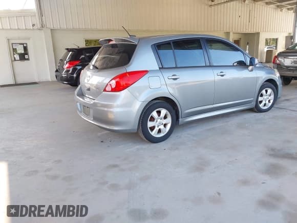 ✅ 2010 Nissan Versa S • VIN: 3N1BC1CPXAL404462 • Lot: 43229778. Wystawiony na IAAI z przebiegiem 174 500 mil. Bezpłatny archiwum sprzedaży aukcyjnych z USA i szczegółowy raport historii pojazdu na DreamBid. Zdjęcie 4.