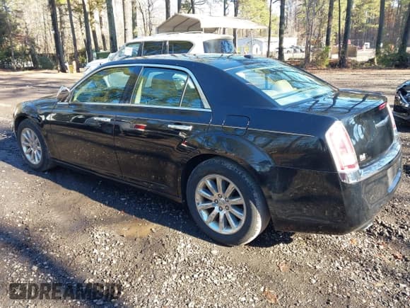✅ 2012 Chrysler 300 C • VIN: 2C3CCAET8CH141206 • Lot: 43840694. Listed on IAAI with 196,346 mi. Free auction sales archive from the USA and detailed vehicle history report at DreamBid. Image 3.