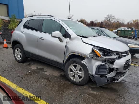 ✅ 2020 Chevrolet Trax LT • VIN: KL7CJPSBXLB029030 • Lot: 90669965. Wystawiony na Copart z przebiegiem 47 433 mil. Bezpłatny archiwum sprzedaży aukcyjnych z USA i szczegółowy raport historii pojazdu na DreamBid. Zdjęcie 4.