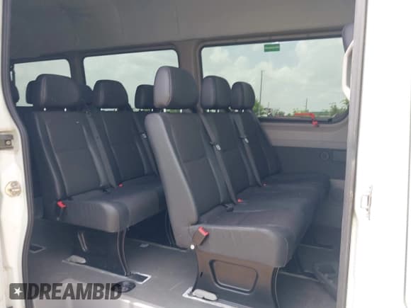 ✅ 2015 Mercedes-Benz Sprinter • VIN: WDZPE8DC1F5979753 • Lot: 42347958. Listed on IAAI with 116,540 mi. Free auction sales archive from the USA and detailed vehicle history report at DreamBid. Image 8.