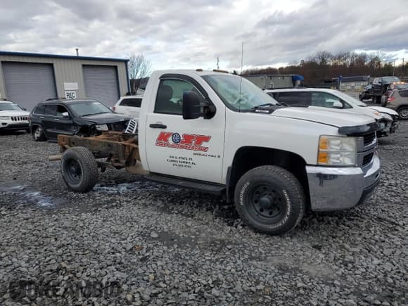 ✅ 2008 Chevrolet Silverado 2500HD Work Truck • VIN: 1GBHC24K88E102828 • Lot: 92293345. Wystawiony na Copart z przebiegiem 392 836 mil. Bezpłatny archiwum sprzedaży aukcyjnych z USA i szczegółowy raport historii pojazdu na DreamBid. Zdjęcie 4.